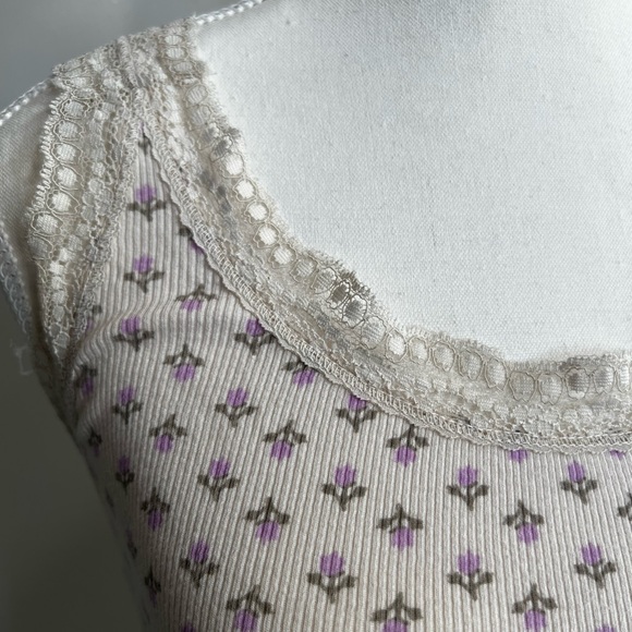 Cute Flowery Tank - Picture 3 of 6